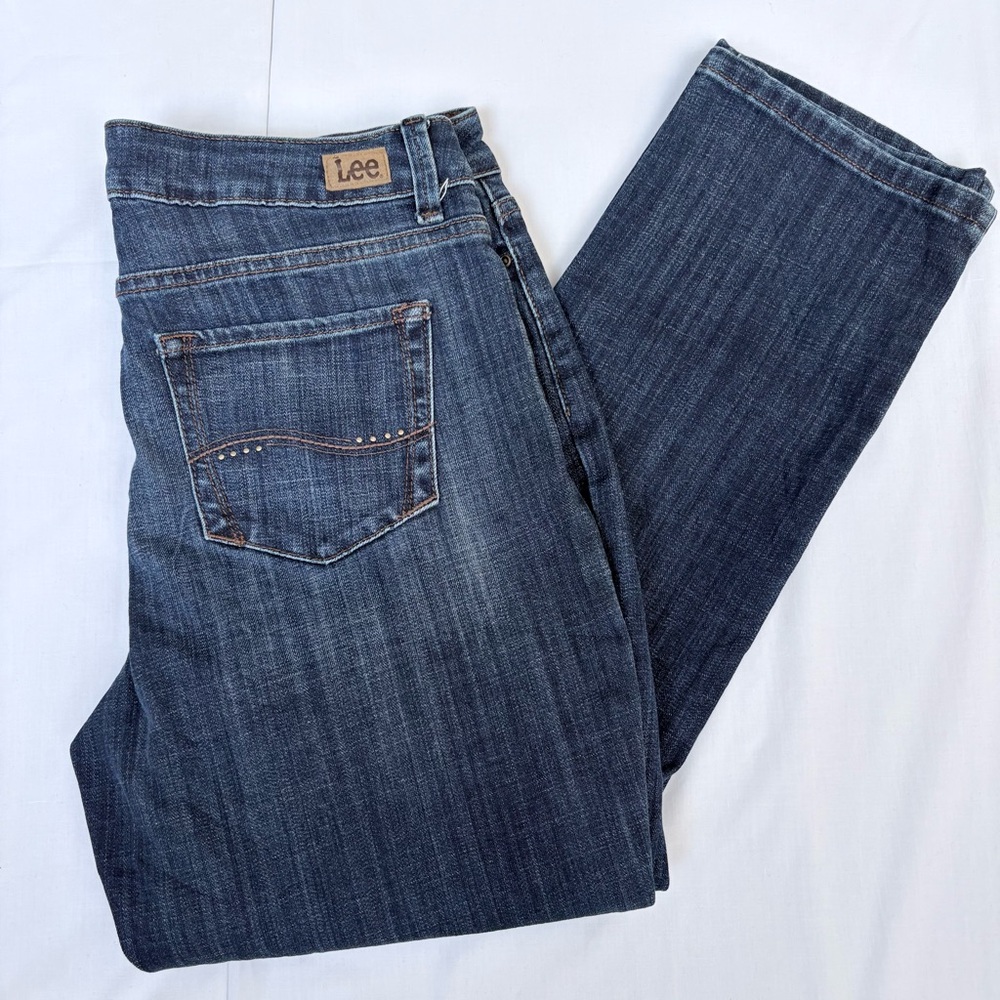Lee Women’s Straight Leg Jeans Indigo Studded Back Pockets Sz 34 Plus